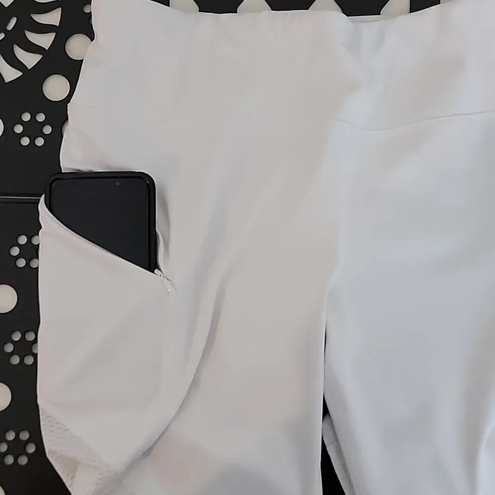 Athleta Mesh Contender Mid-Rise Capri Leggings‎ in White Medium